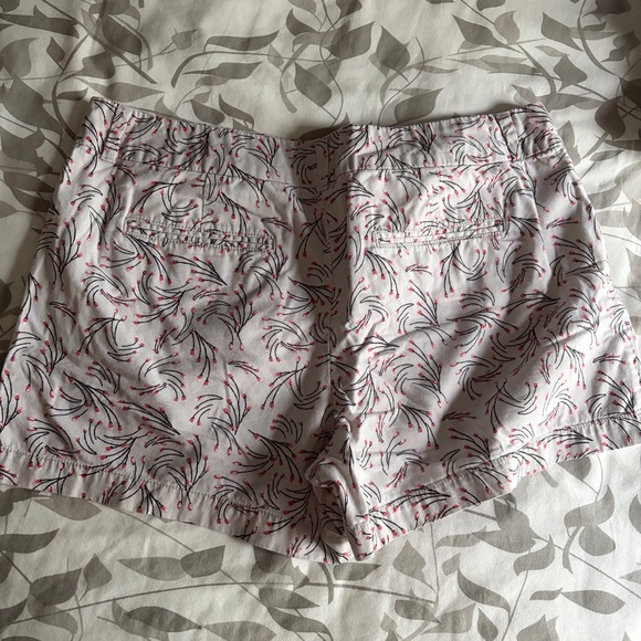 LOFT Riviera Floral-Print Chino Shorts - Picture 5 of 6